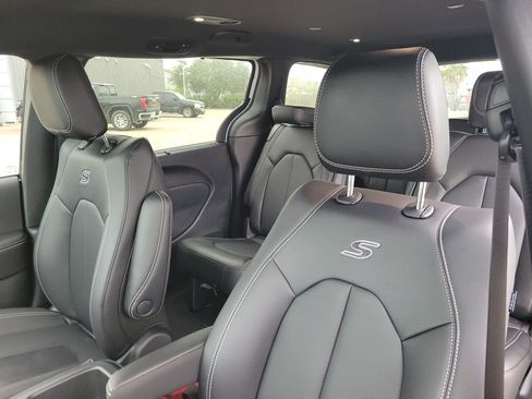 New 2026 Chrysler Pacifica Select image 15