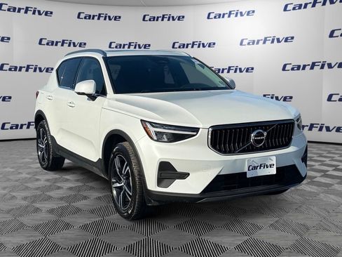 Used 2025 Volvo XC40 B5 Core image 8