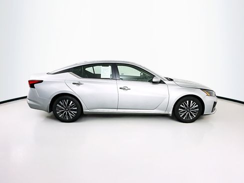 Used 2023 Nissan Altima 2.5 SV FWD image 10