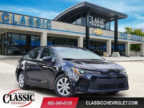 Used 2023 Toyota Corolla LE image 1