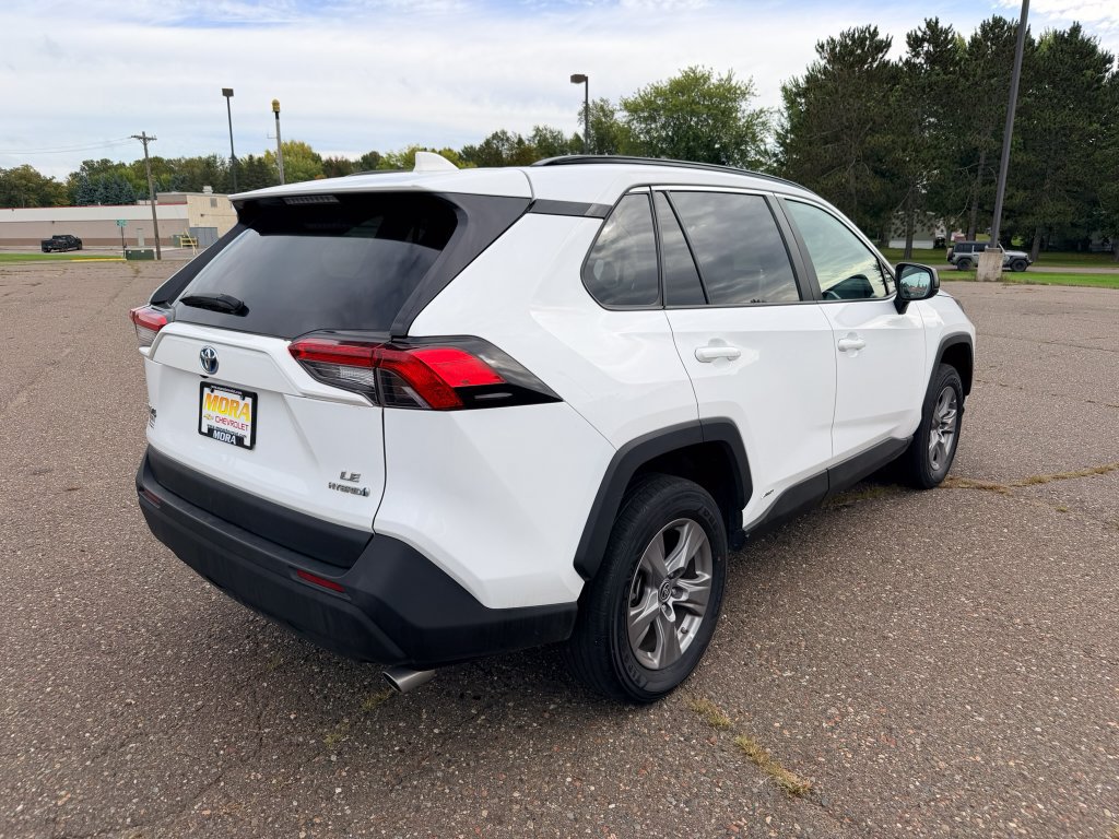 Used 2023 Toyota RAV4 LE AWD/4WD image 3