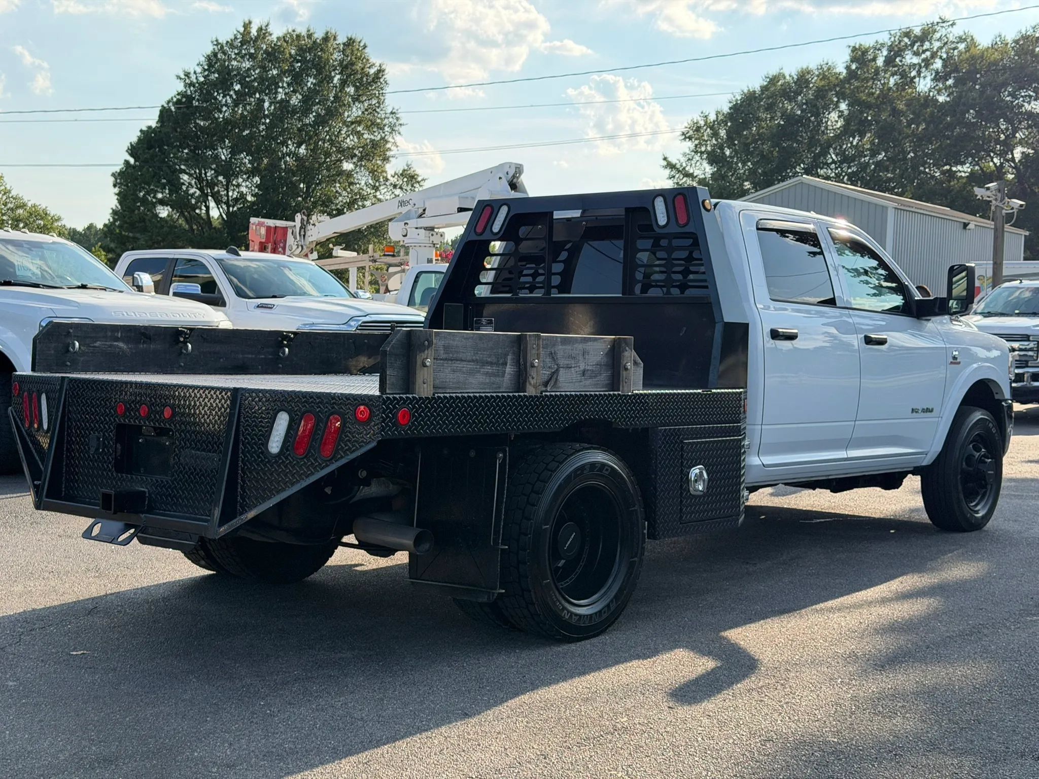 Used 2020 RAM 3500 Tradesman w/ Chrome Appearance Group AWD/4WD image 5