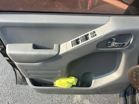 Used 2019 Nissan Frontier SV RWD image 7