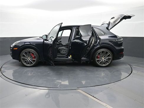 Used 2021 Porsche Cayenne GTS image 28