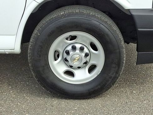 Used 2025 Chevrolet Express 2500 w/ Driver Convenience Package image 28