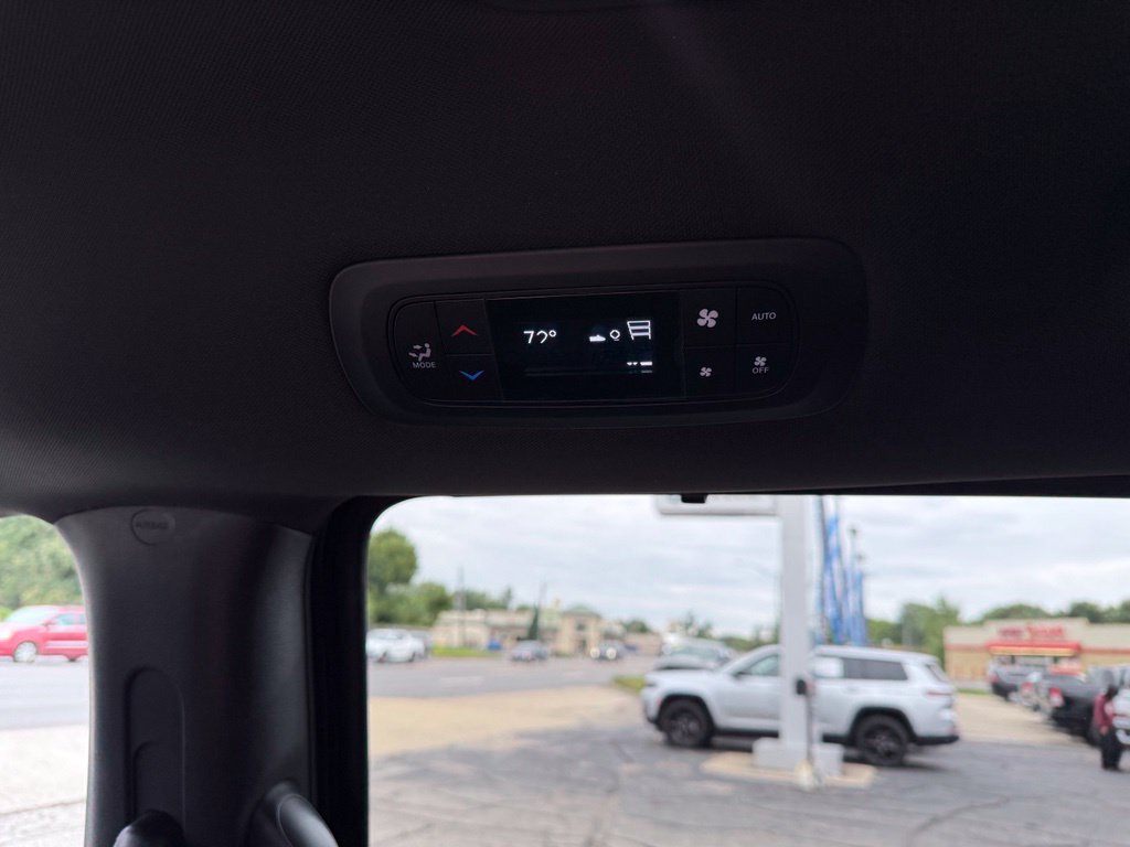 New 2027 Chrysler Pacifica Select FWD image 21