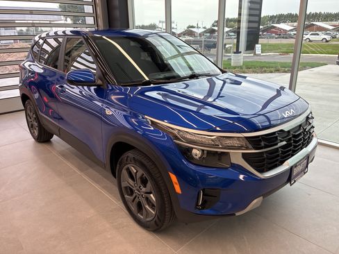 Certified 2024 Kia Seltos LX AWD/4WD image 2