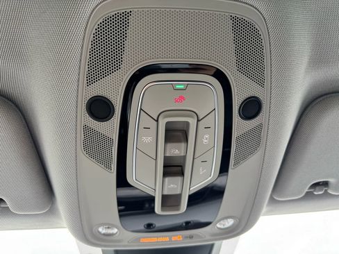 Used 2021 Audi e-tron Prestige w/ Prestige Package image 47