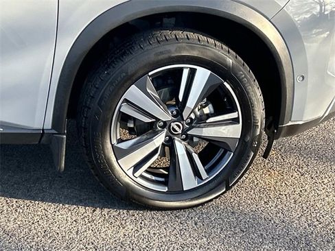 Used 2023 Nissan Rogue SL w/ SL Premium Package image 9