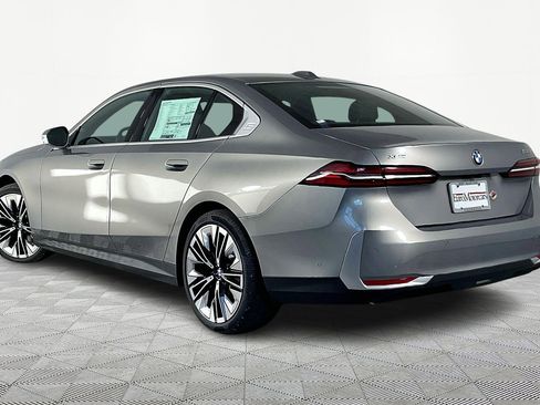 New 2026 BMW 530i xDrive w/ Premium Package image 5