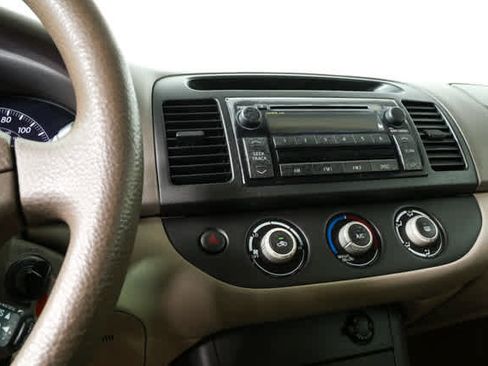 Used 2005 Toyota Camry LE FWD image 12