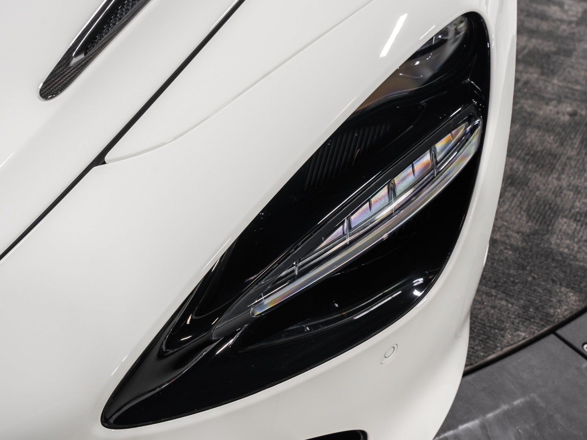 Used 2021 McLaren 720S Performance RWD image 34