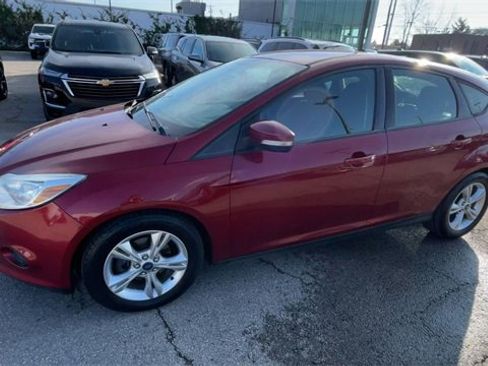 Used 2013 Ford Focus SE w/ SE Winter Pkg image 6