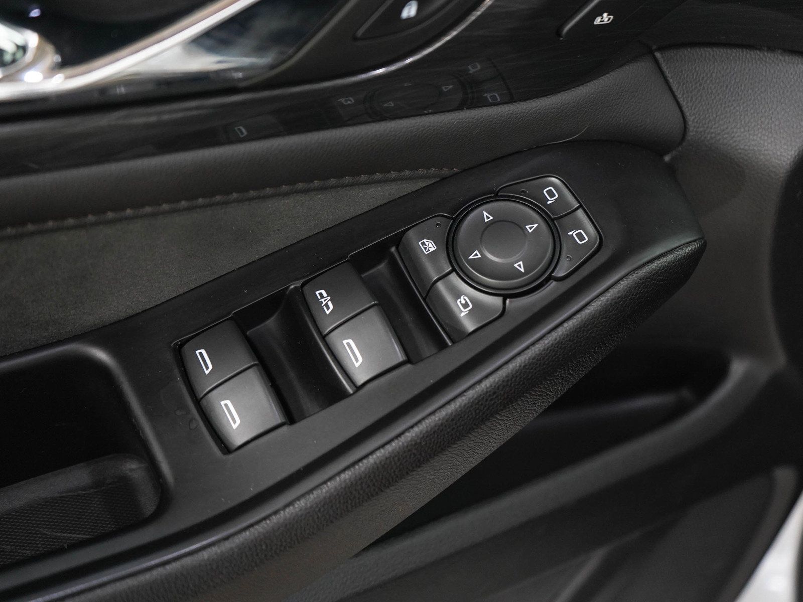 Used 2023 Chevrolet Traverse High Country w/ LPO, Floor Liner Package AWD/4WD image 21