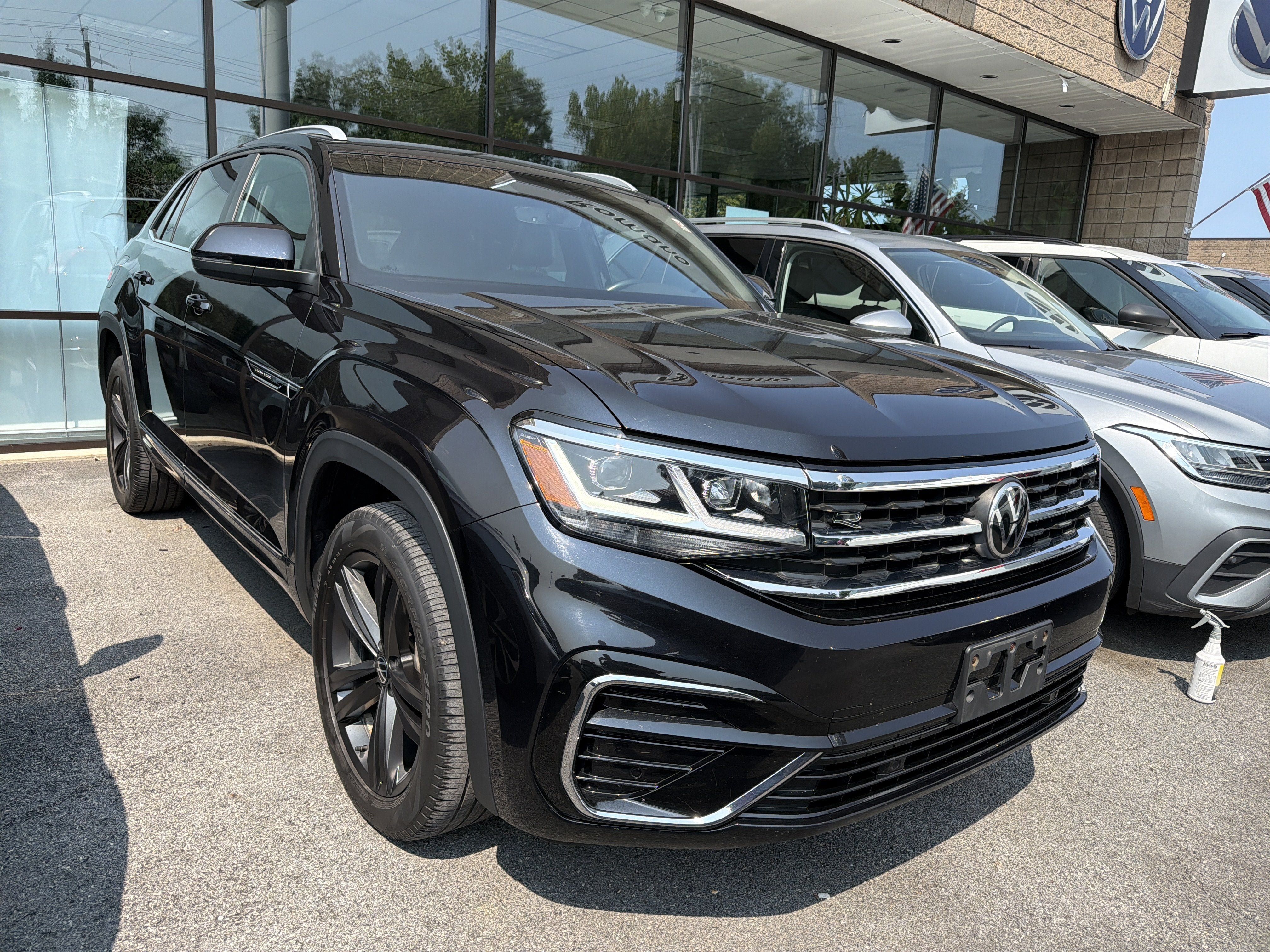 Used 2021 Volkswagen Atlas Cross Sport SE AWD/4WD image 2