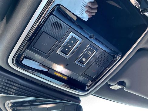 New 2026 Land Rover Range Rover Velar Dynamic SE image 22