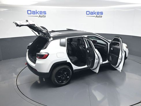 Used 2023 Jeep Compass Trailhawk AWD/4WD image 57