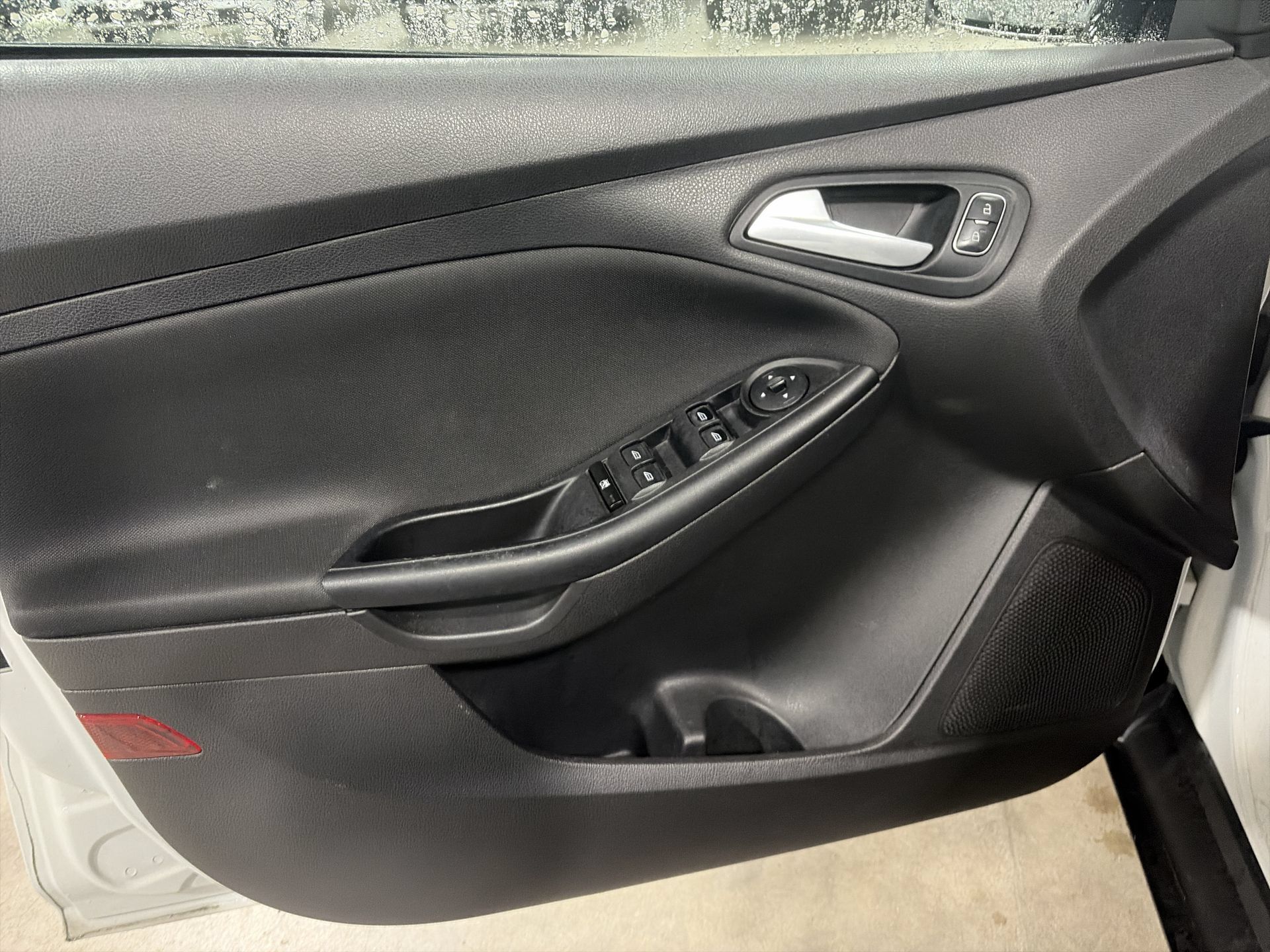 Used 2015 Ford Focus SE FWD image 24