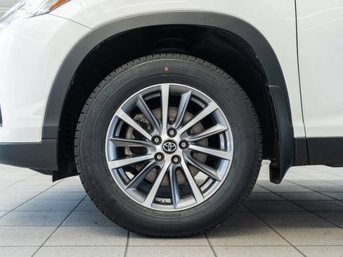 Used 2019 Toyota Highlander XLE AWD/4WD image 7