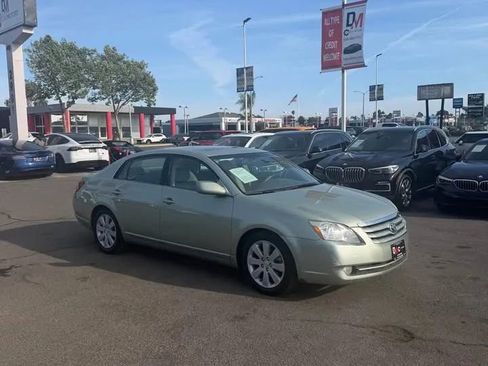 Used 2006 Toyota Avalon XLS image 2