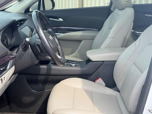 Used 2022 Cadillac XT4 Luxury w/ Driver Awareness Package FWD image 4