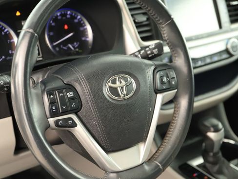 Used 2016 Toyota Highlander Limited FWD image 16