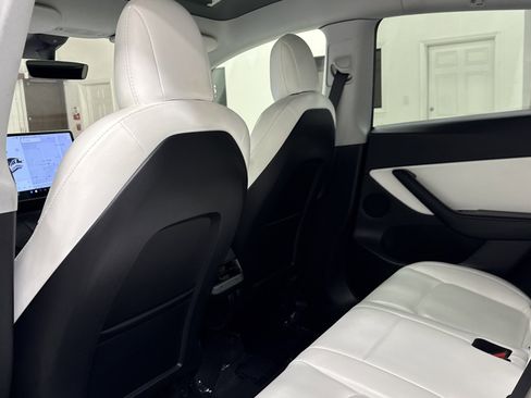 Used 2021 Tesla Model Y Performance image 15