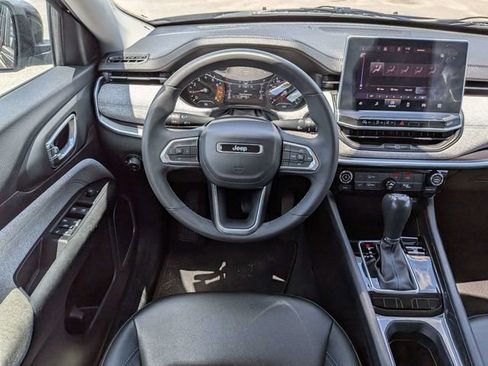 Used 2022 Jeep Compass Latitude FWD image 16