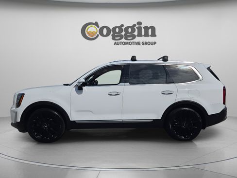 Used 2022 Kia Telluride SX w/ Towing Package FWD image 2