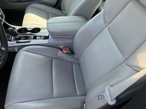 Used 2018 Acura TLX w/ Technology Package FWD image 13