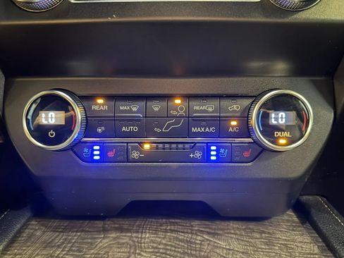 Used 2019 Ford Expedition Max Limited RWD image 16