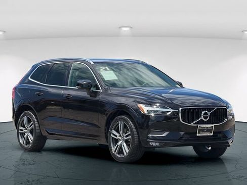Used 2021 Volvo XC60 T5 Momentum w/ Protection Package Premier FWD image 9