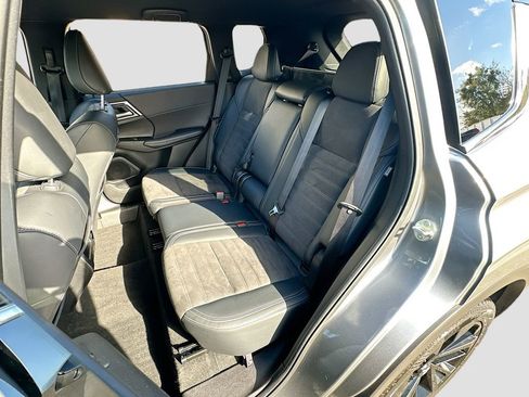 Used 2024 Mitsubishi Outlander SE Black Edition FWD image 24