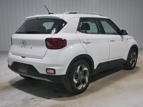 Used 2024 Hyundai Venue SEL image 5