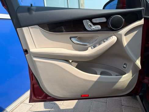 Used 2021 Mercedes-Benz GLC 300 4MATIC image 18