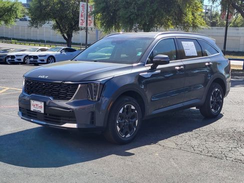 Used 2024 Kia Sorento S image 8