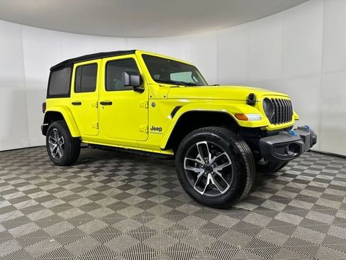 Used 2024 Jeep Wrangler Unlimited image 2