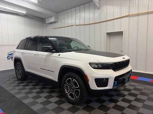 Used 2022 Jeep Grand Cherokee Trailhawk AWD/4WD image 3