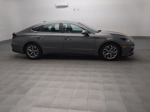 Used 2023 Hyundai Sonata SEL w/ Preferred Accessory Package FWD image 11