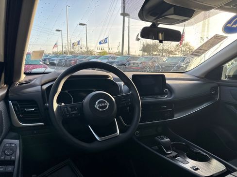 Certified 2022 Nissan Rogue SV image 11