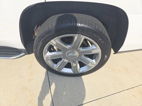 Used 2018 Cadillac Escalade Luxury image 13