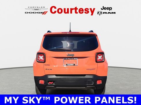 Used 2017 Jeep Renegade Trailhawk w/ Premium Trailhawk Package image 5