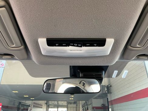 Used 2025 Nissan Versa SV image 15