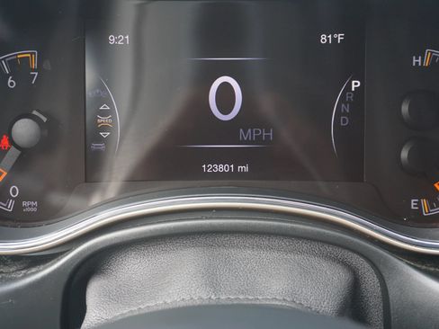 Used 2016 Jeep Grand Cherokee Limited AWD/4WD image 14