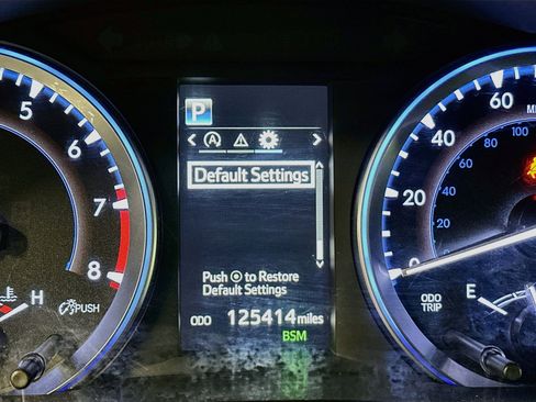 Used 2018 Toyota Highlander XLE FWD image 18