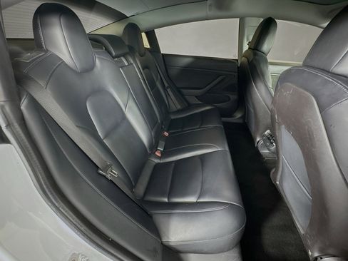 Used 2019 Tesla Model 3 Standard Range image 27