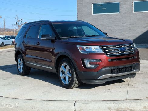 Used 2016 Ford Explorer XLT w/ Equipment Group 202A image 10