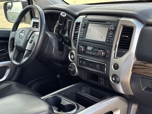 Used 2017 Nissan Titan SL image 25