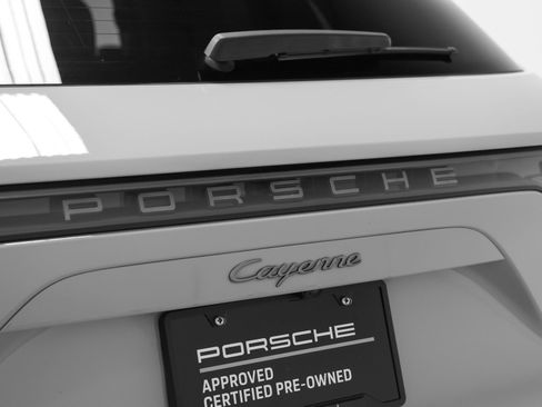 Certified 2023 Porsche Cayenne Platinum Edition AWD/4WD image 18