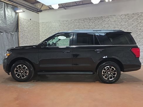 Used 2024 Ford Expedition XLT image 4